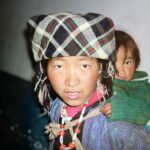 Ragazza Tibetana con Bambino