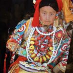 Ragazza Tibetana in Costume tradizionale